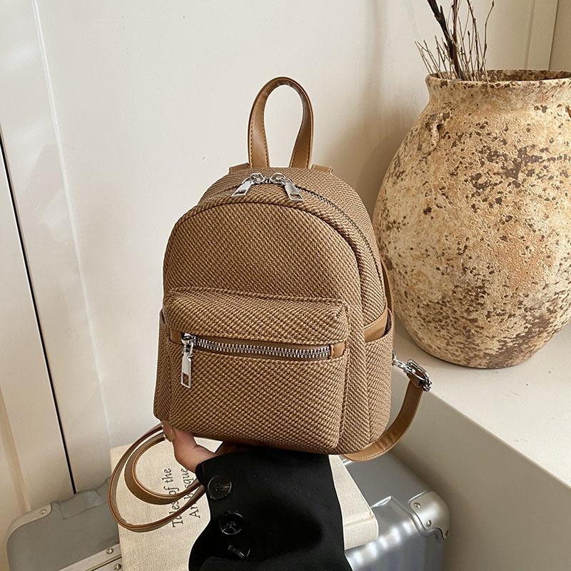 Casual Niche Backpack Women's Spring Summer New Small Backpack Fashionable Versatile Commuter Lightweight Bag