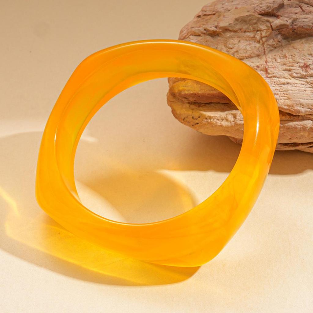 European & American Geometric Rivet Star Bracelet: Luxurious, Fashionable, Versatile, and Exaggerated Jewelry for Women.