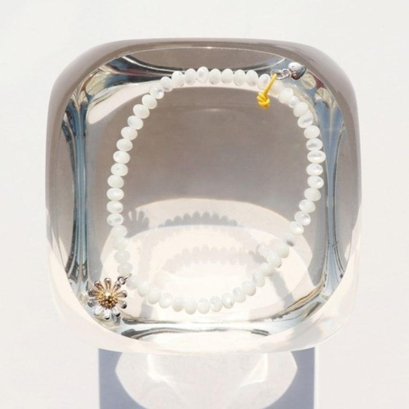 BONBEAU Combi Daisy Charm Mother of Pearl Beads Bracelet Mother of Pearl Beads Gold Silver 925 Charm Daisy Bracelet