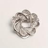 Moda Luxo Cristal Twist Round Silk Scarf Buckle Broches De Seda Clássicos Pins De Roupa De Senhora Requintada