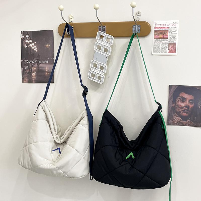 New Quilted Cotton Outdoor Cycling Shoulder Bag for Women Camping and Shopping Age Reduction Large Capacity Bag Shoulder Bag Crossbody Bag