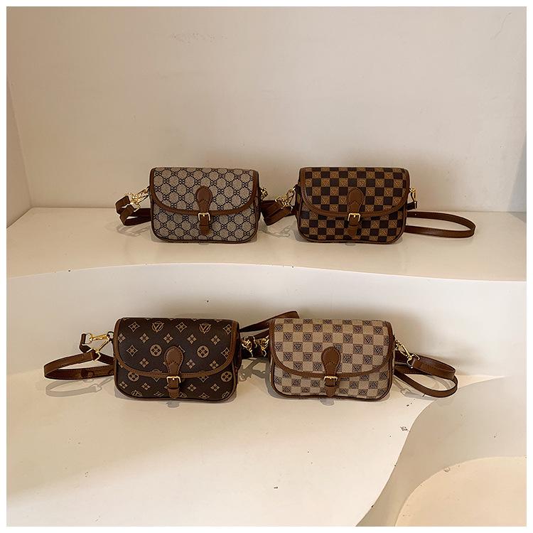 2025 Trendy Women's Crossbody Bag with Wide Strap - Chic Floral Design