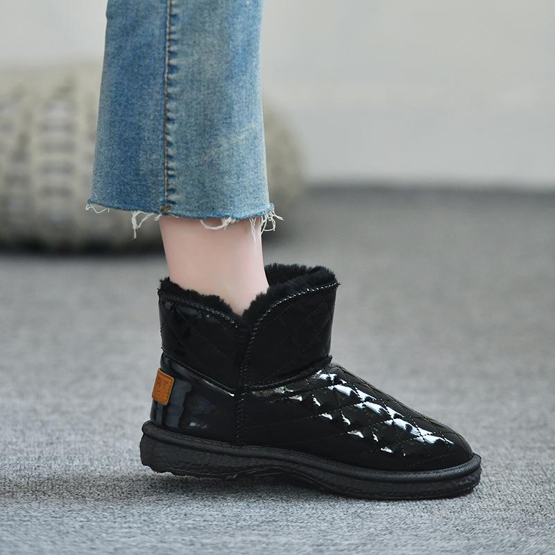 Thick-soled snow boots women's fur integrated 2025 new Zhou Dongyu same short tube winter velvet thickened cotton shoes