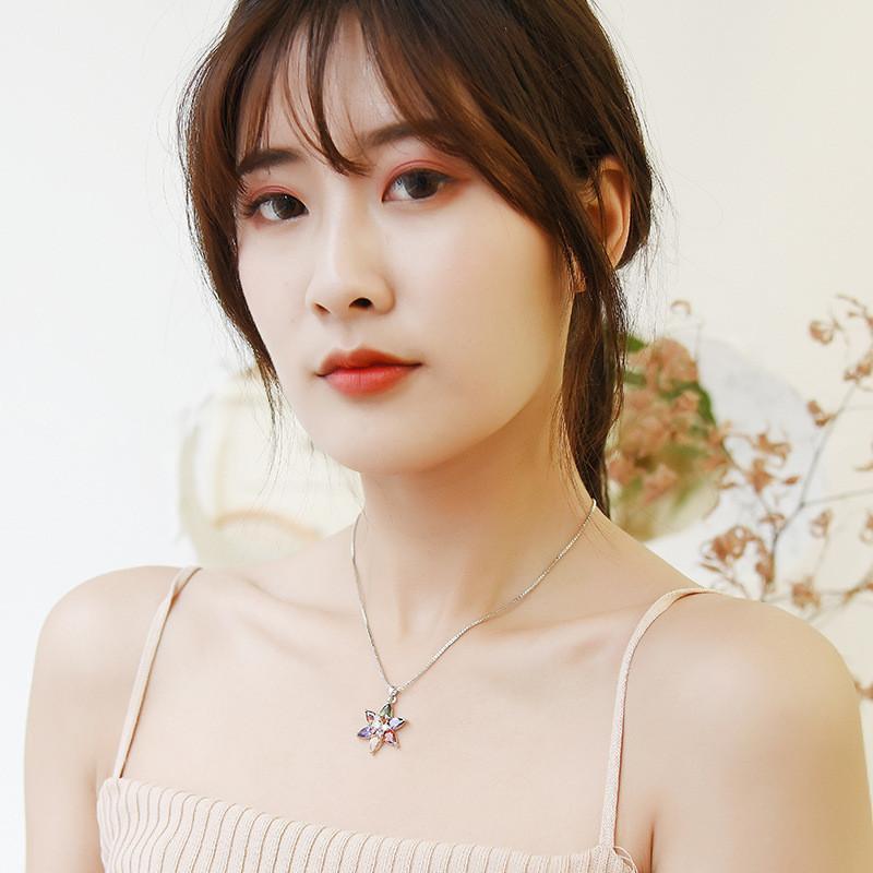 Elegant Floral Design Short Necklace With Zircon Flower Charm For Women