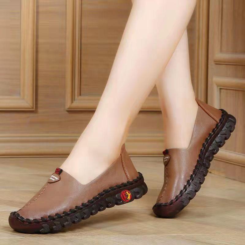 Spring and summer new soft-soled mother shoes soft-soled not tired feet beef tendons flat-soled large size 43 leather casual women's shoes