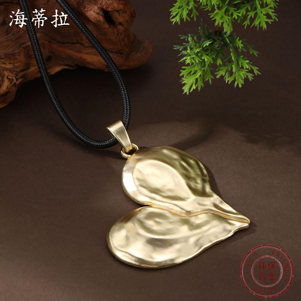 New Dumb Gold Irregular Love Long Pendant, Women's Exaggerated Heart-shaped High-end Leather Rope Long Necklace