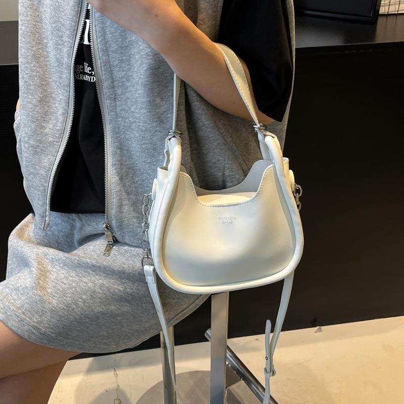 Gențile populare de astăzi sunt tendința femeilor, genți de sub braț la modă, design de nișă, genți de mesager simple.