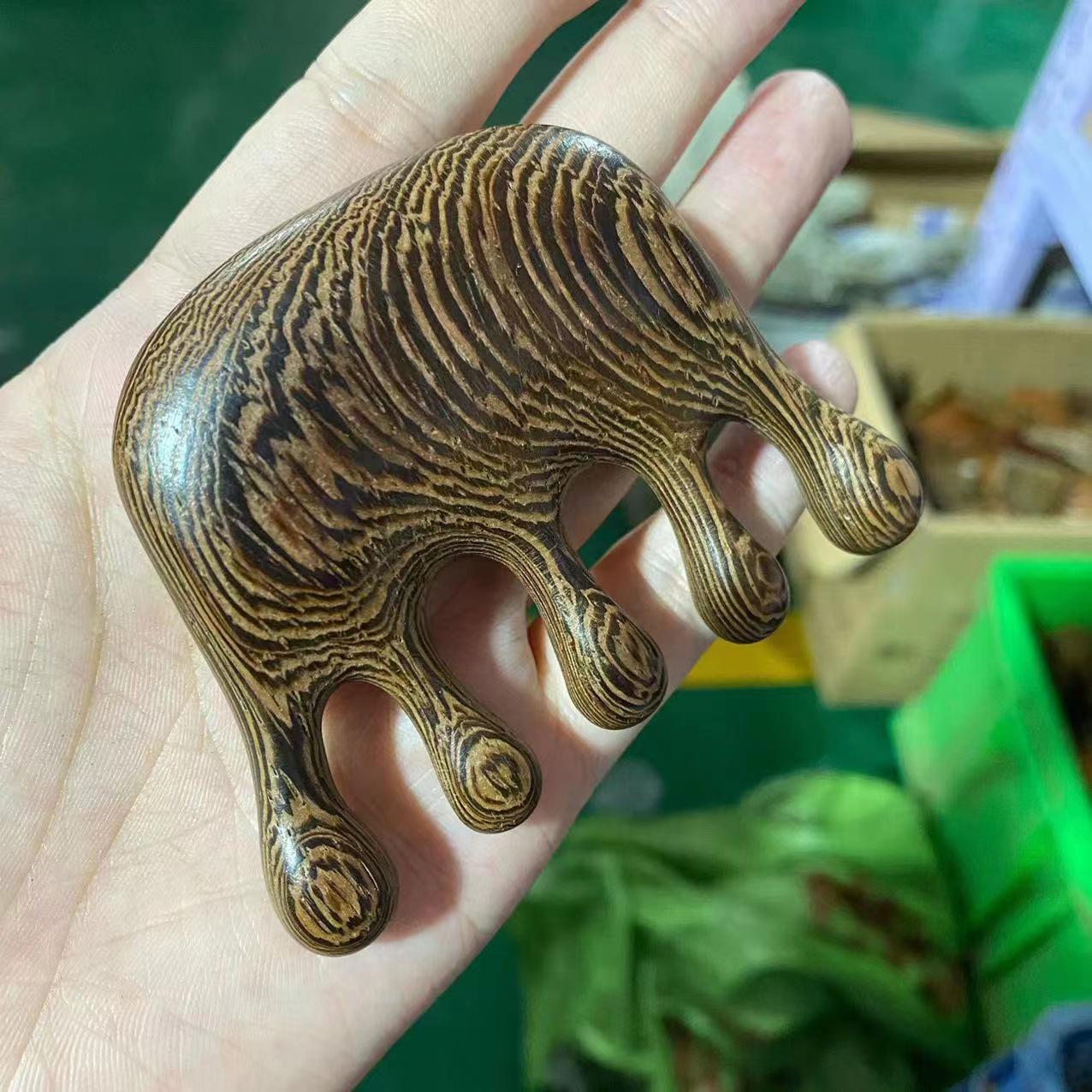 

Гребень из куриного дерева с широкими зубьями: Меридианный массаж и дизайн с пятью пальцами 10cm Length, 6cm Width, 2cm Thickness