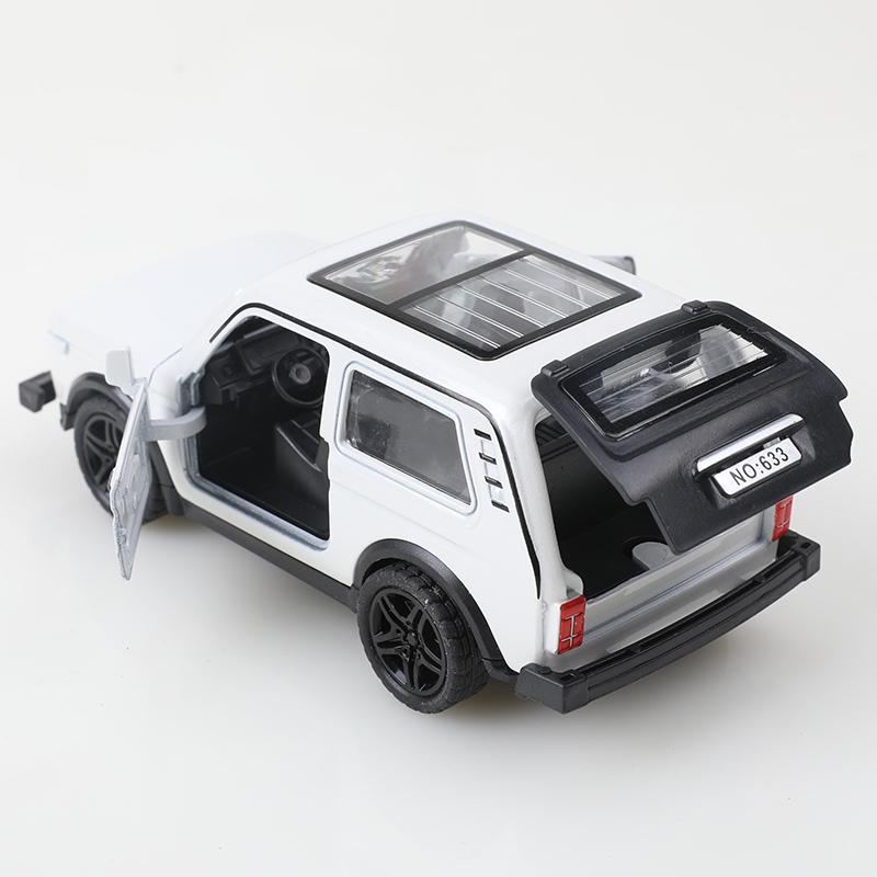 (Eingetütet) 1/36 Niva Legierungs-Pullback-Auto, Die-Cast-Metall, Spielzeug für Jungen, Starker Pullback, Drei Türen, Retro-Stil.
