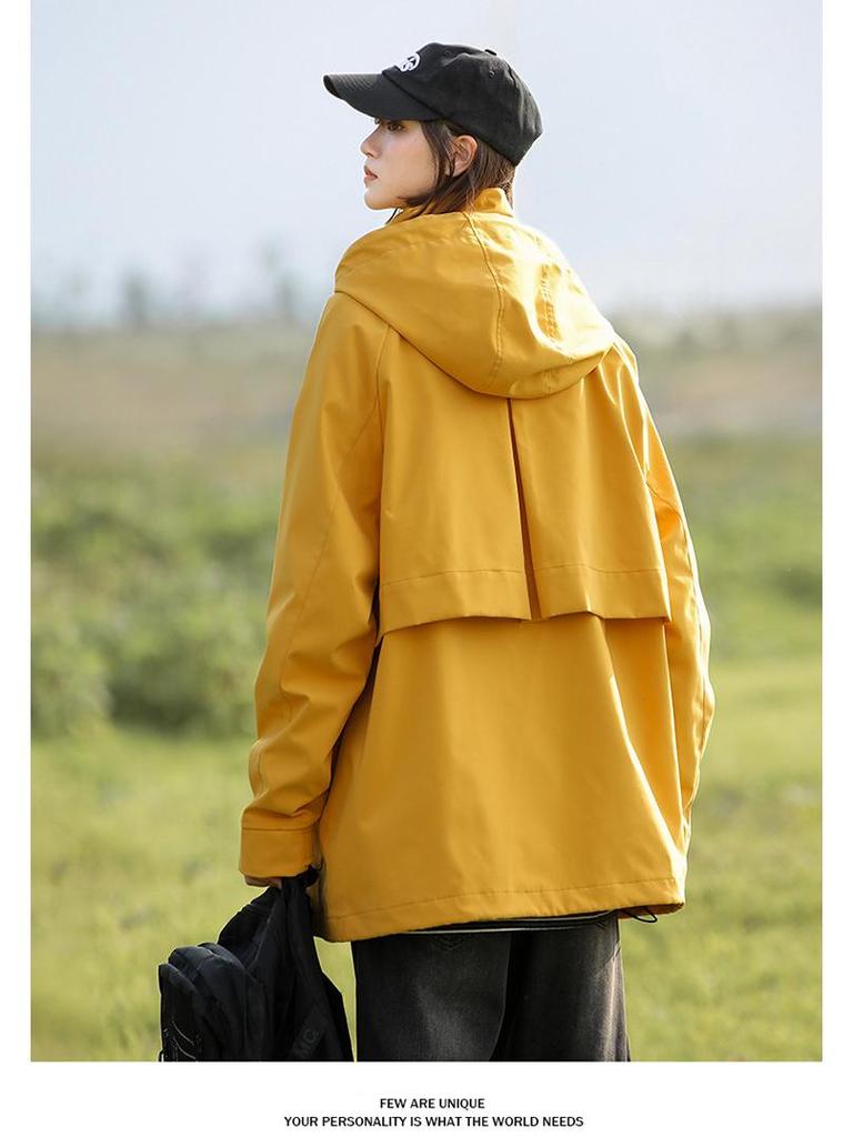 Rose Huang Yimei Promi-Stil Wasserabweisende 3-in-1 Abnehmbare Windjacke