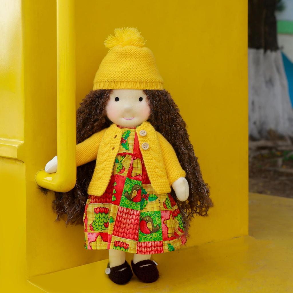 BlissfulPixie Waldorf Handgemacht Ariana Niedliches Plüschmädchen Perfekt für Kinder Puppe, Puppe, 30cm, Weich, Puppe,