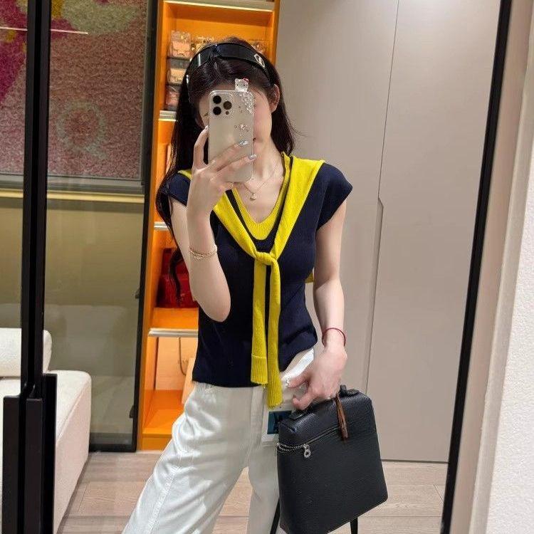 A Korean-style V-neck Color-blocking Knitted Sweater for Women In Summer, Pure and Gentle, Elegant and Slimming Top