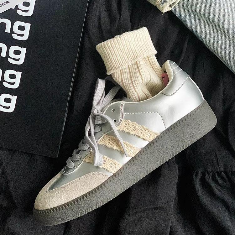Retro Spitzenrand Deutsche Trainingsschuhe Damen 2024 Frühling neu Student Schnürschuhe Sport- und Freizeit-Board-Schuhe Forrest Gump Schuhe