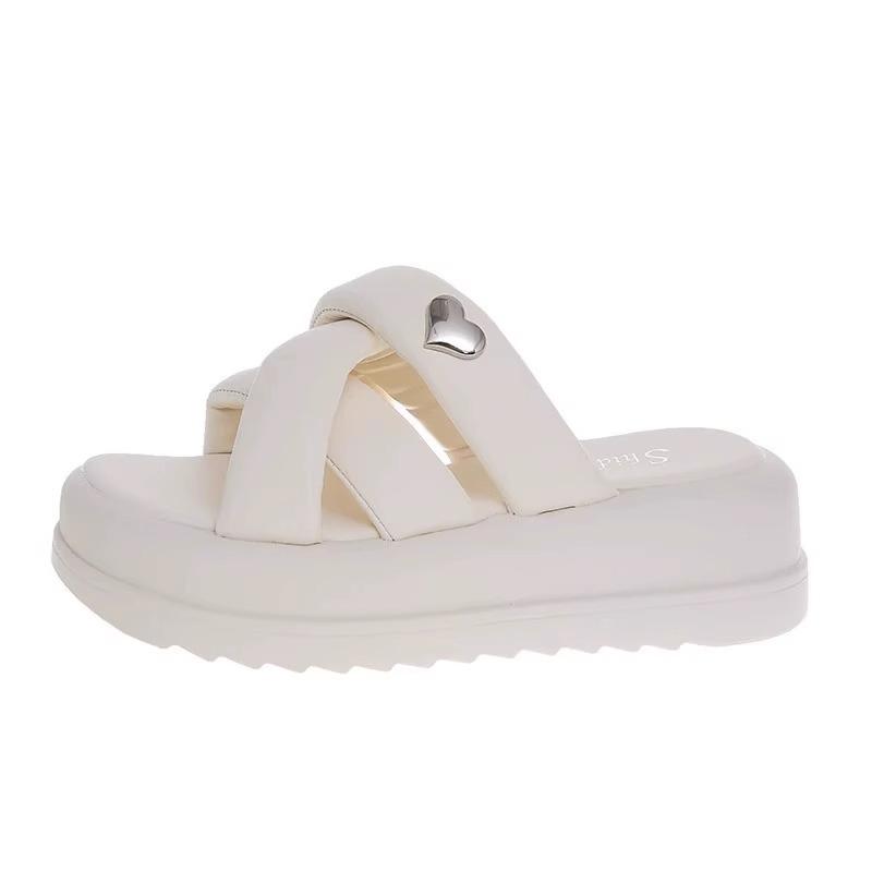 Muffin Thick-soled Cool Slippers Women's Summer Wear Fashion and High Sense Internet Celebrity One-word Drag 2025 New Super Fire Beach Shoes