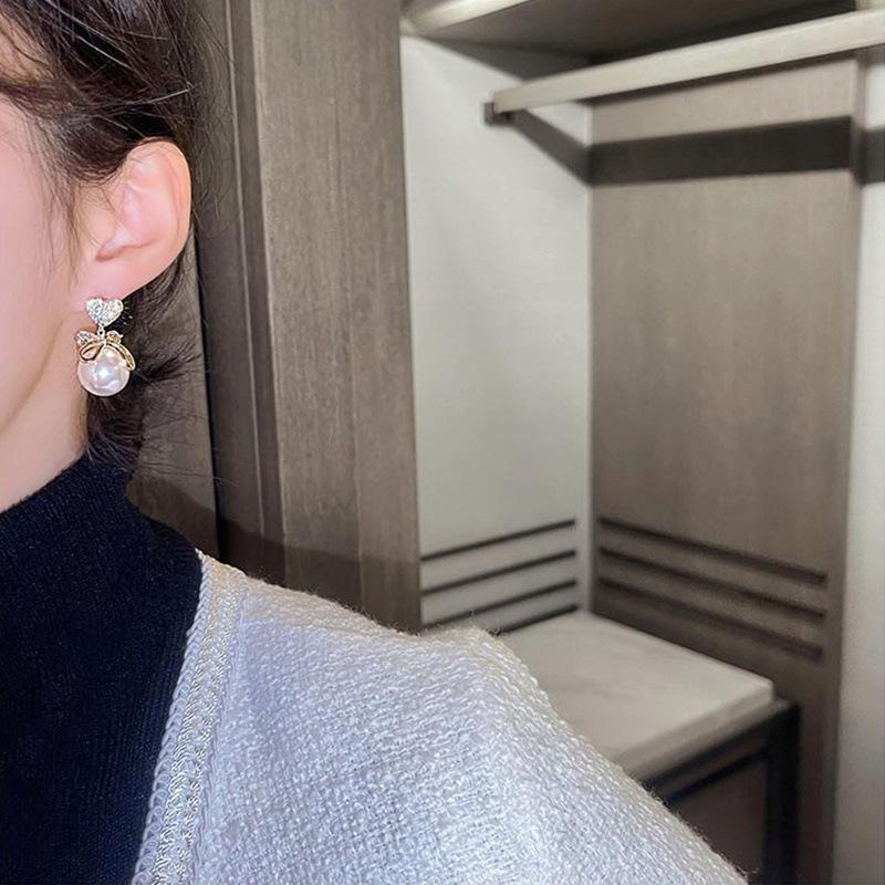 Pearl Retro Premium Stud Earrings Women's Year Super Fire Texture Earrings Temperament Foreign Style Earrings