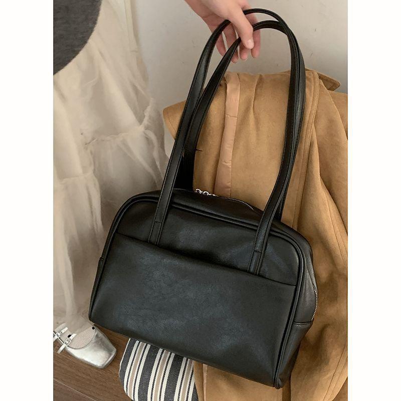 

2026 New Women s Commuting Large Capacity Shoulder Bag Niche High-end Retro Portable Boston