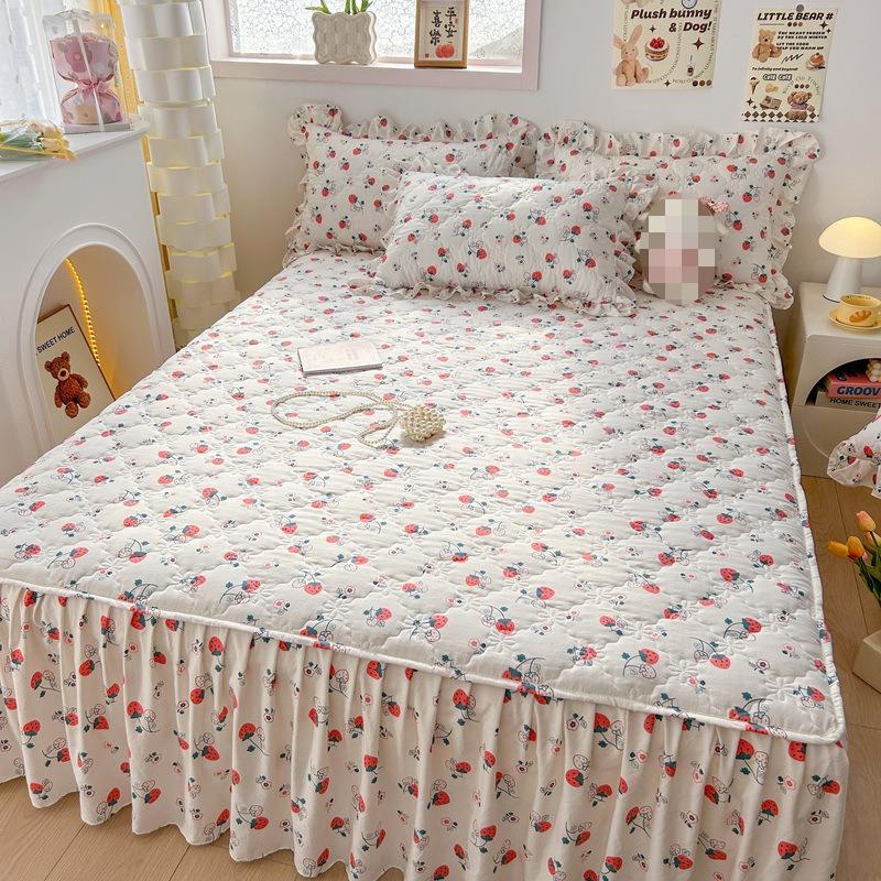 Four Season Universal Washed Cotton Bed Skirt Quilted Padded Thick Ventilate Bed Cover Three Piece Pastoral Floral Bed Sheet Set