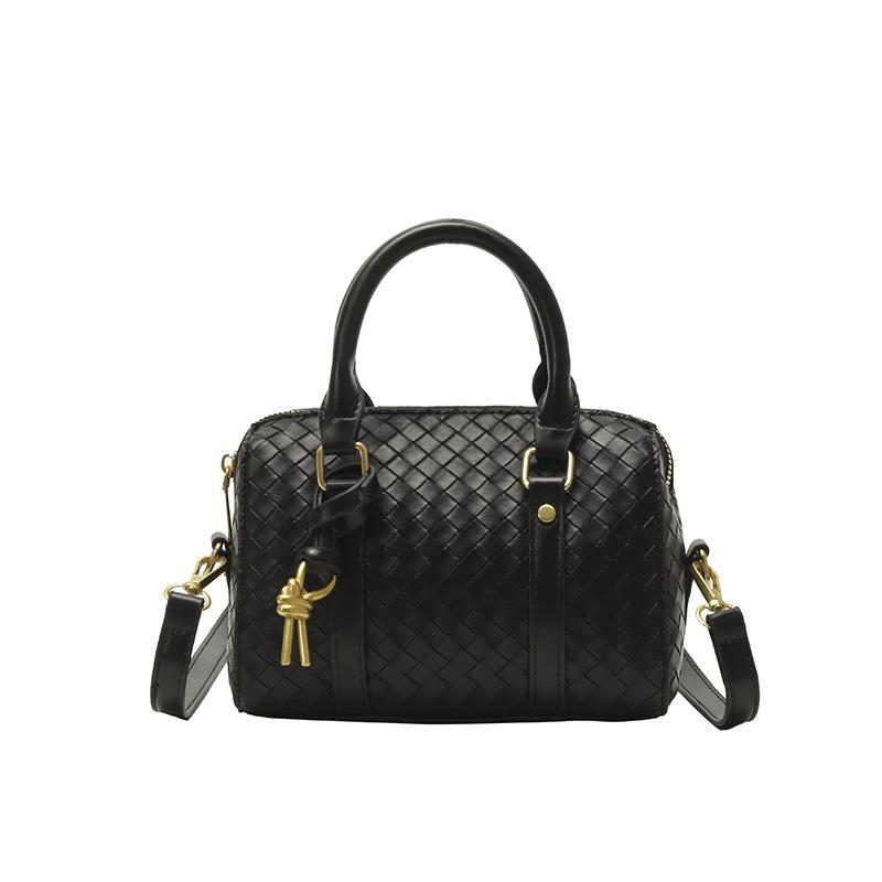 

Autumn new bag shoulder crossbody handbag women s woven crossbody bag small retro bag чорний