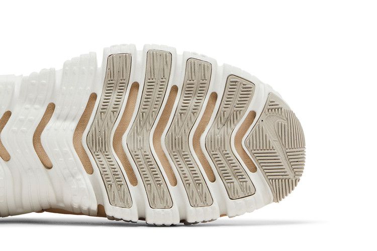 Damen Sneaker Nike Free Metcon 5 Sanddrift Light Iron Ore (Damen) Sanddrift/Phantom/Helle Eisenerz/Weiß