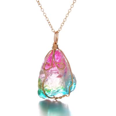 Colar de corrente multicolor transparente com pingente de cristal enrolado de pedra natural de sete cores