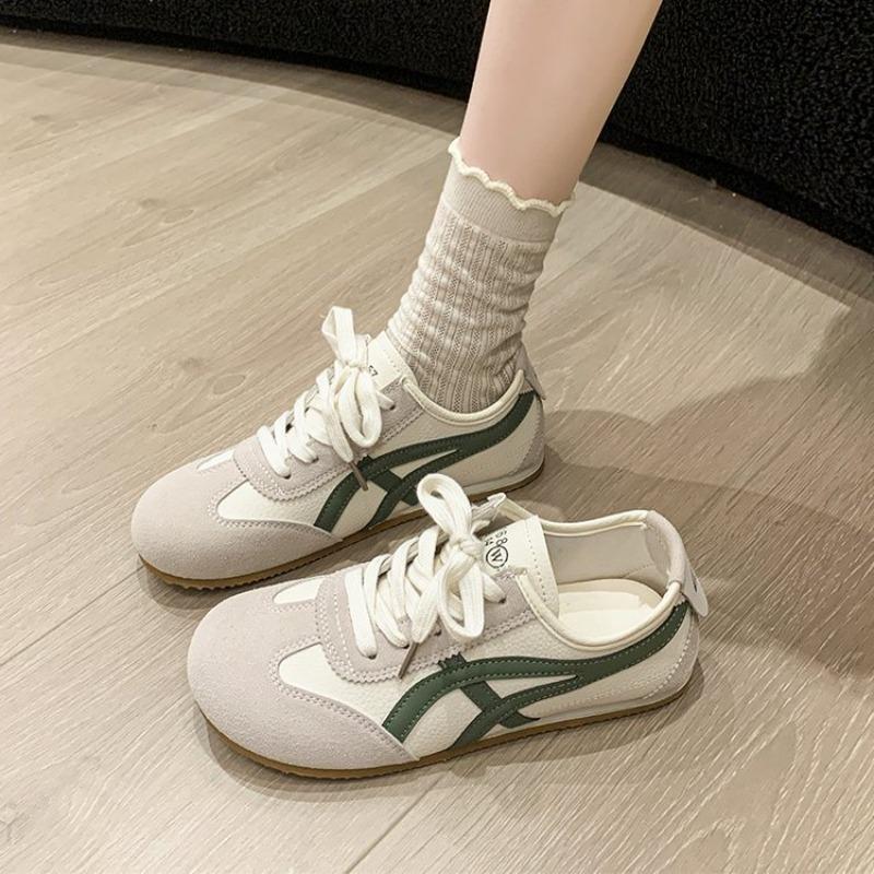 College style flat-soled sports shoes women's new versatile street photography trend casual shoes