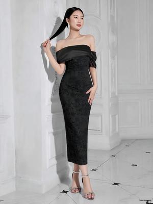 Romantic Off-Shoulder Bodycon Dress with Slit
