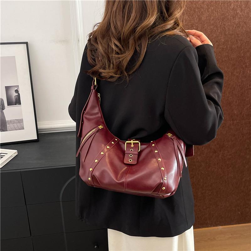 

Зарубежный заказ ретро сумка женская большая вместимость 2025 новая осень-зима нишевая ретро сумка через плечо мессенджер для поездок на работу сумка-пельмень 39*10*30 красный