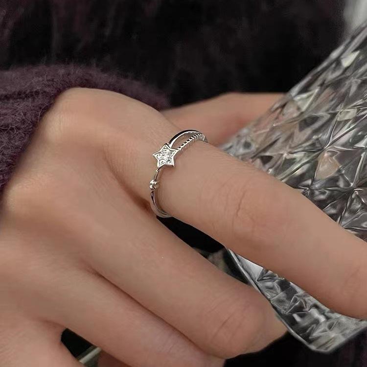 925 Sterling Silver Rhinestone Star Ring for Women, Personalized Simple Band, Stylish Fingertip Accessory.