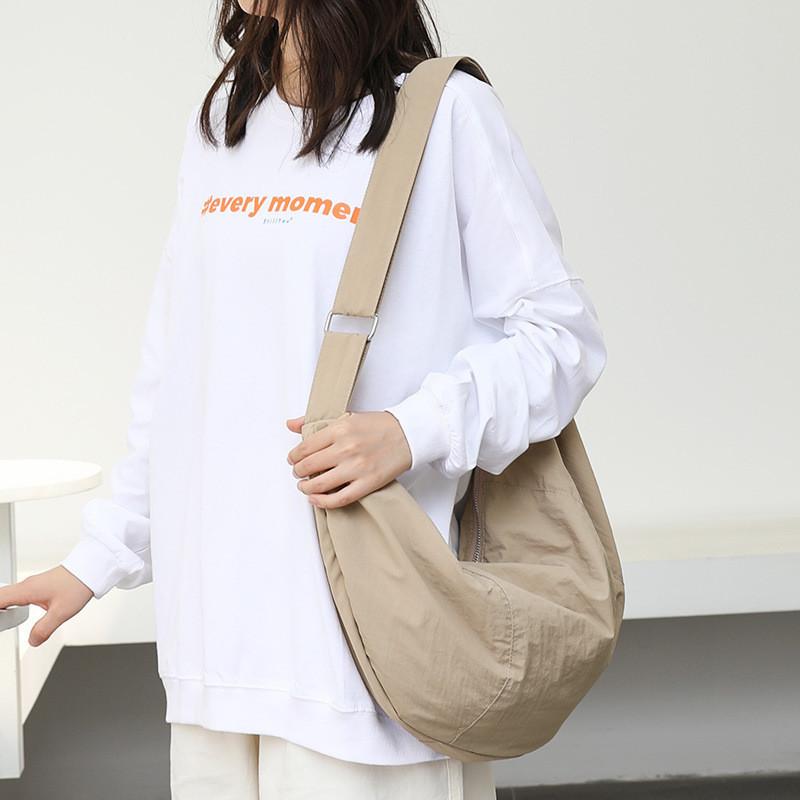 IELGY Japonská ležérní literární taška na knedlíky, malá svěží nylonová taška přes rameno, módní jednobarevná messenger dámská taška