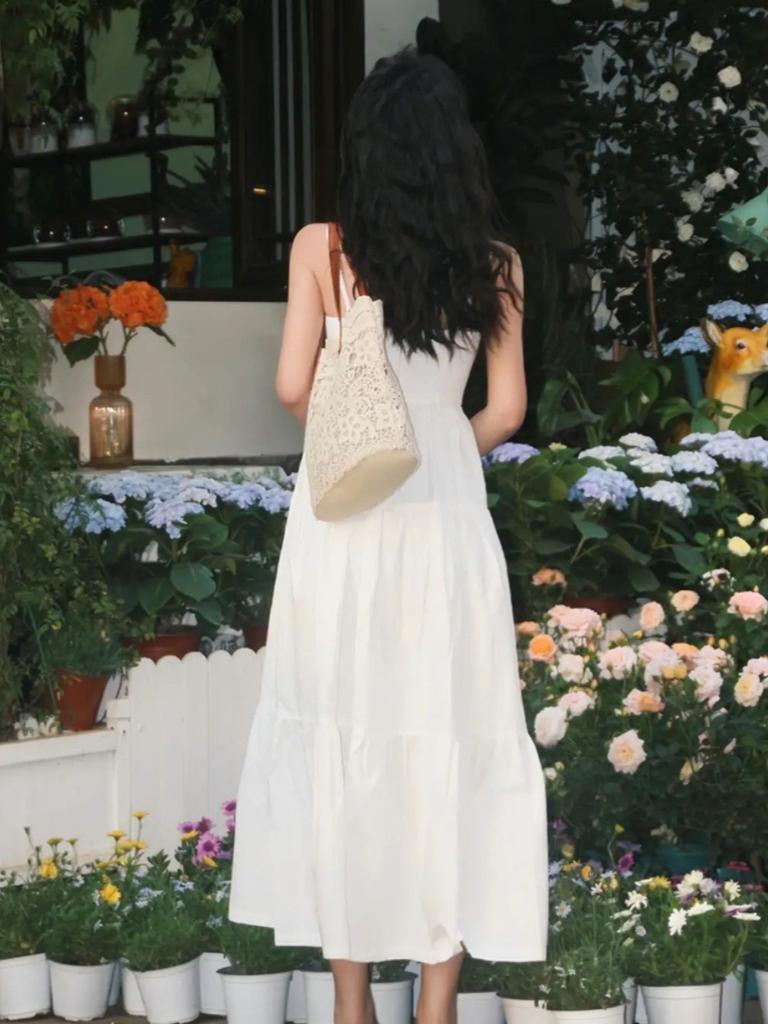 2026 summer new French V-neck white suspender dress women's waist design sense niche temperament small skirt