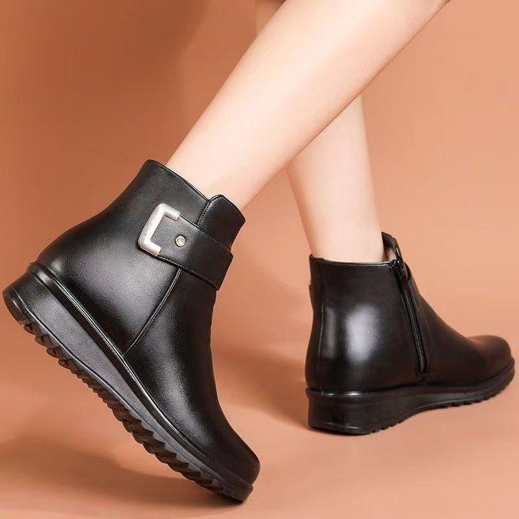 Mom Shoes Cotton Shoes Women's Autumn and Winter Middle-aged Soft Leather Soft-soled Short Boots Flat Leather Shoes Velvet Warm Middle-aged and Eld