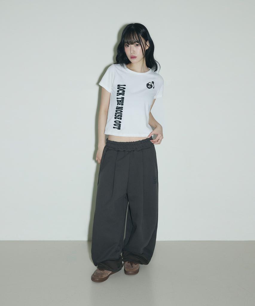 Seulliggeullou Logo Pintuck Wide Curved Sweatpants [Charcoal]