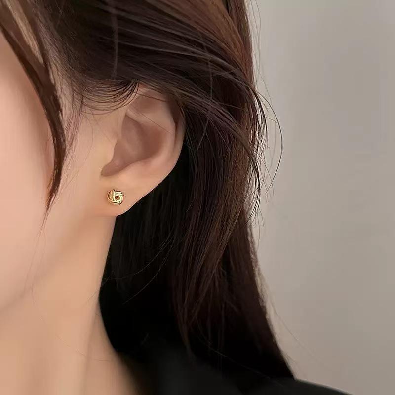 Boucles d'oreilles puces torsadées plaquées or 18 carats en Argent Sterling S925 – Design Unique, Polyvalent et Élégant