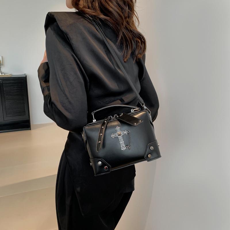 Women Gothic Punk Square Small Crossbody Handbag with Top Handle Skull Crosses Chain PU Leather Shoulder Lady Bag Handbag Purse