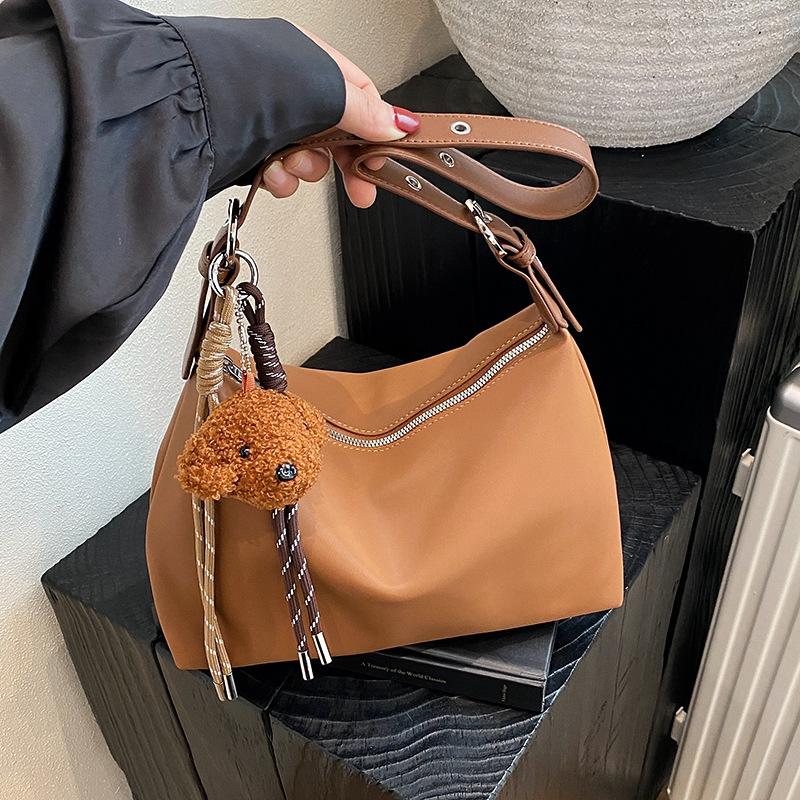 Retro bag women's large capacity 2025 new summer casual shoulder messenger bag Korean version texture commuter tote bag