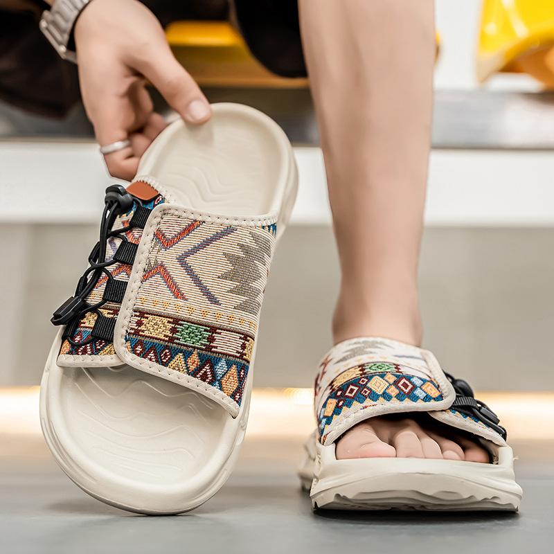 New ultra-light soft-soled slippers men's sandals trendy versatile summer breathable non-slip one-word beach shoes