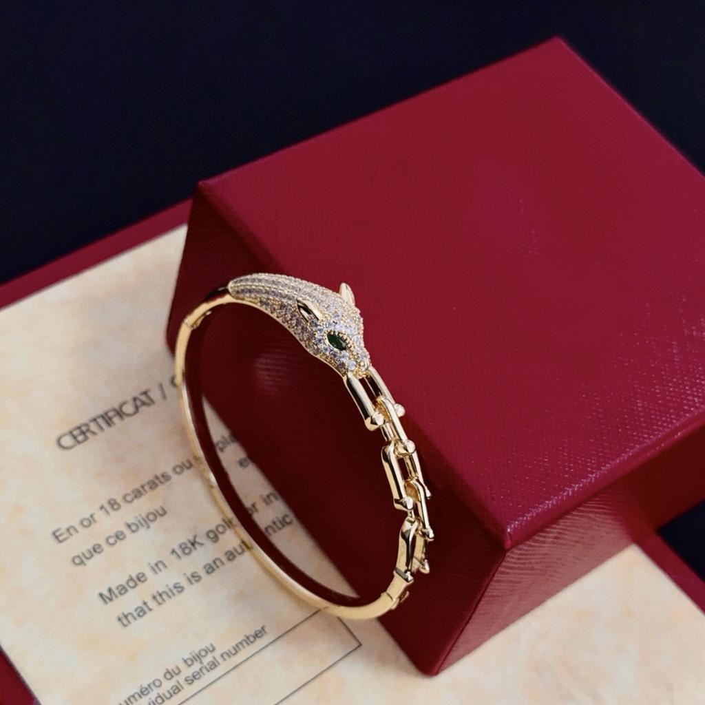 Leopard head diamond-encrusted bracelet with interconnected ends perfect for gifting and everyday wear, made of hypoallergenic material