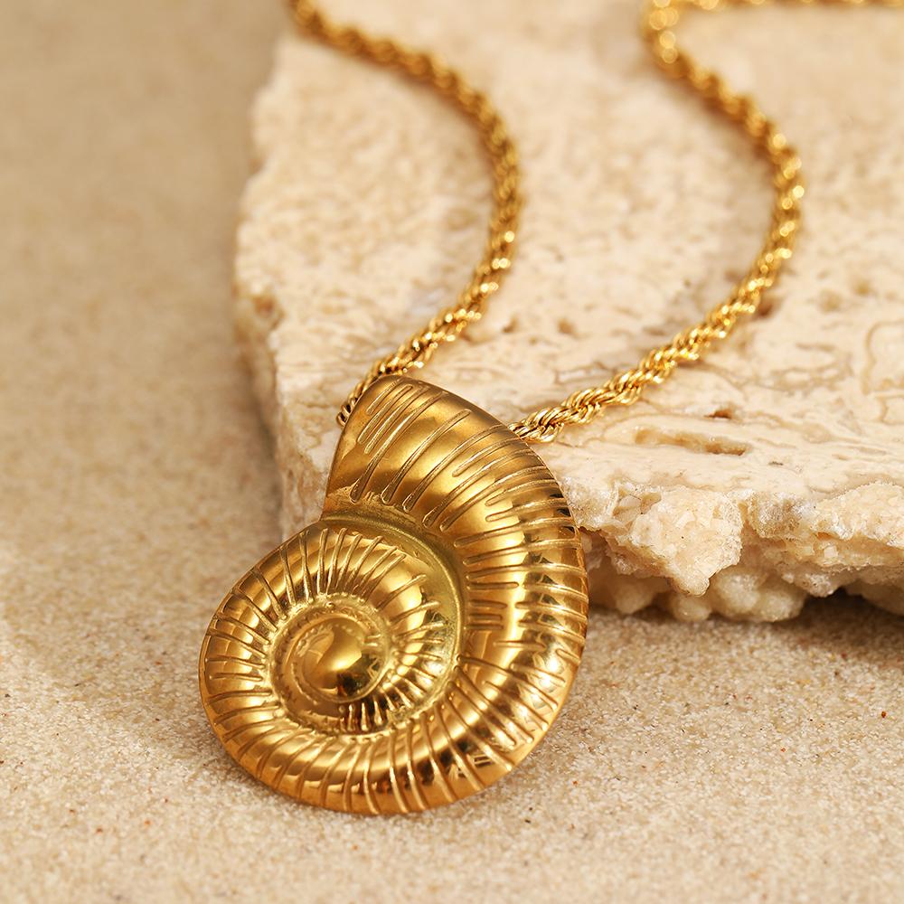 Stainless Steel Shell Conch Pendant Necklace Female Beach Wind Simple Fashion Personality Collarbone Chain Jewelry Accessories
