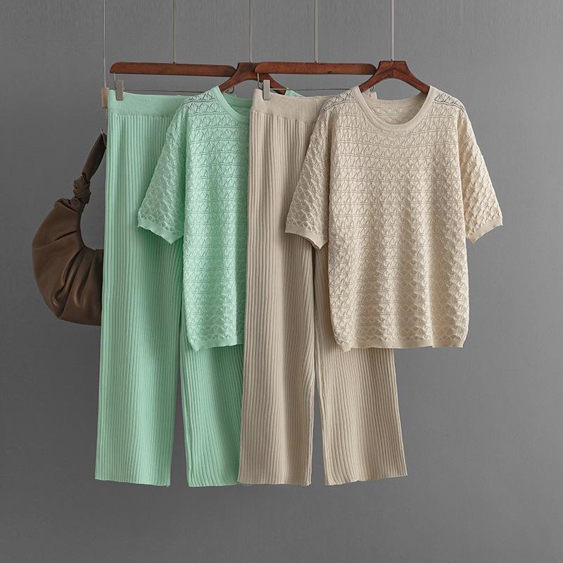 QICED Letní jednobarevný vyšívaný ležérní módní set s kulatým výstřihem, krátkým rukávem a dlouhými kalhotami, pletený dvoudílný set