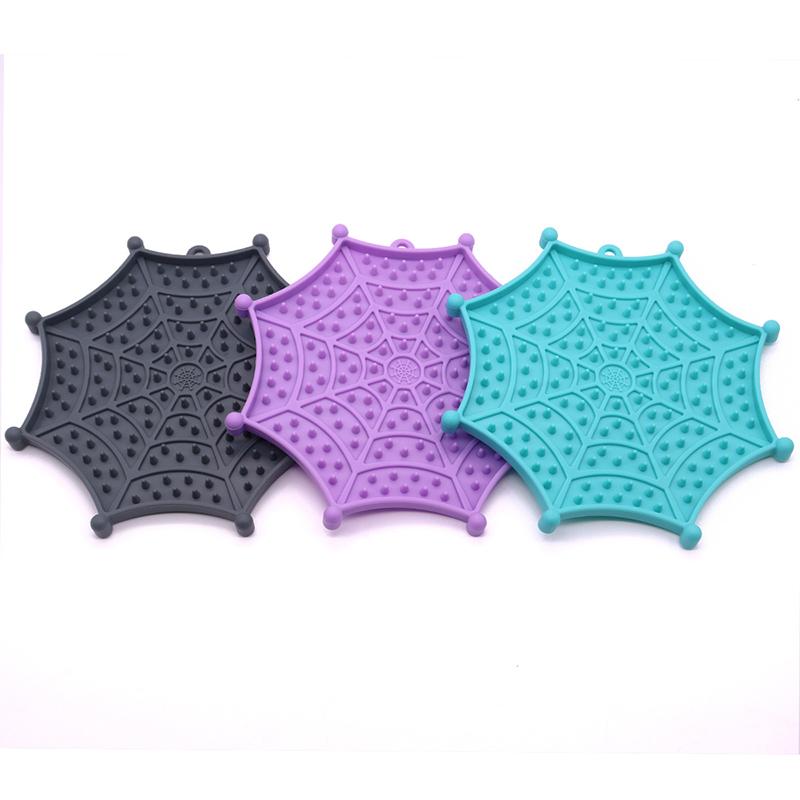 Polygonal Waterproof Silicone Pet Slow Food Mat Non-Slip Portable Keep Healthy Dog Bowl with Suction Cups Gamelle Pour Chien