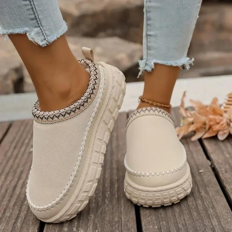 Fashion Snow Boots Women Winter 2025 New Wear Slip-on Slippers Retro Platform Khmer Slippers