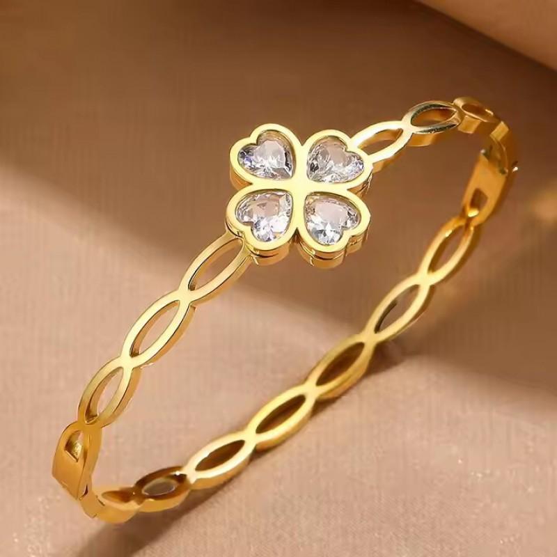 Stainless Steel Heart Shaped Four Leaf Clover Bracelet Women Gold Plated Lightweight Luxury Style Jewelry