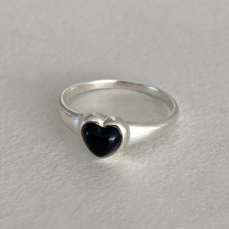 Moire_ Heart Onyx Ring
