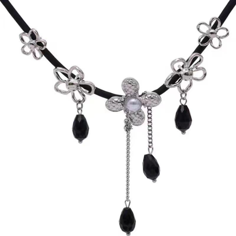 French pearl flower necklace women s retro light luxury crystal pendant collarbone chain personalized versatile splicing neck chain