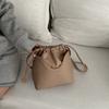 Textured Retro Niche Design Bag Women's 2025 New Trendy Fashion Pumping Strap Shoulder Messenger Bag Underarm Bucket Bag