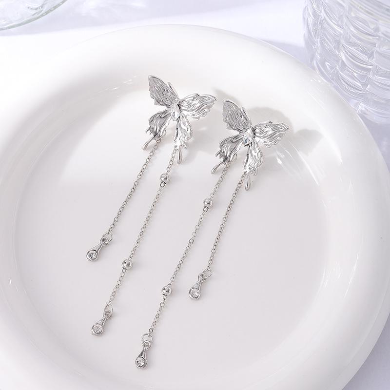 Brincos de Borla Borboleta Agulha de Prata - Elegante Estilo Corrente Diamantada Plissada