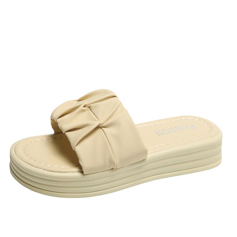 Niche ins slippers women's summer outer wear 2025 new thick-bottomed fashionable women's sandals popular beach maternity slippers