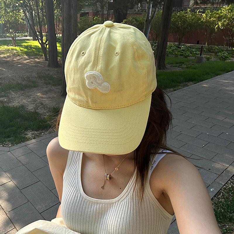 New Dopamine colored Fashion Letter Baseball Hat for Women with Versatile Face Small Curved Brim Baseball Hat for Students