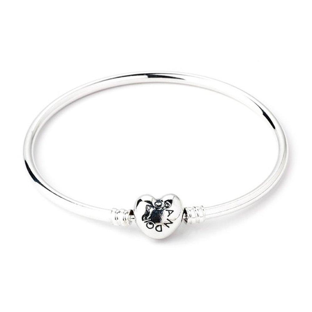 596268 Moments Heart Clasp Bangle