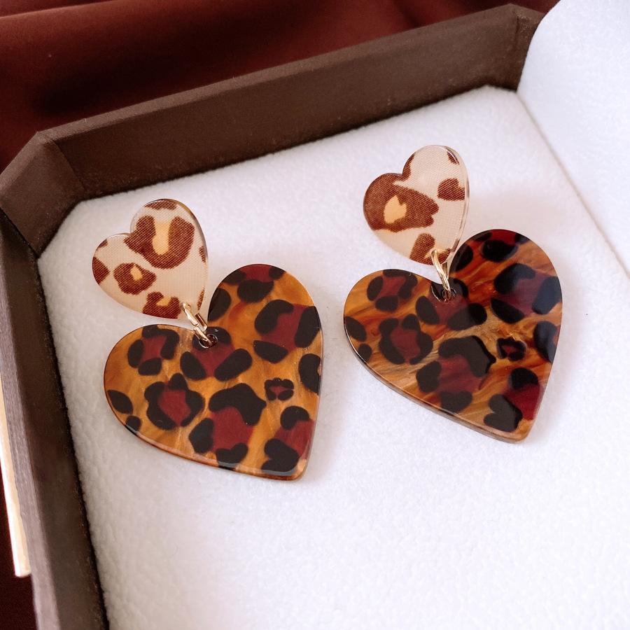 

Hong Kong Style Silver Needle Acrylic Love Leopard Print Pendant Earrings Retro Trend Versatile Stud Earrings Design Sense Niche Earrings